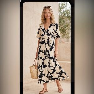 Ellen Tracy. Black and White Floral Maxi Dress. Size L.